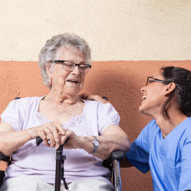 Cuidadora amb persona gran